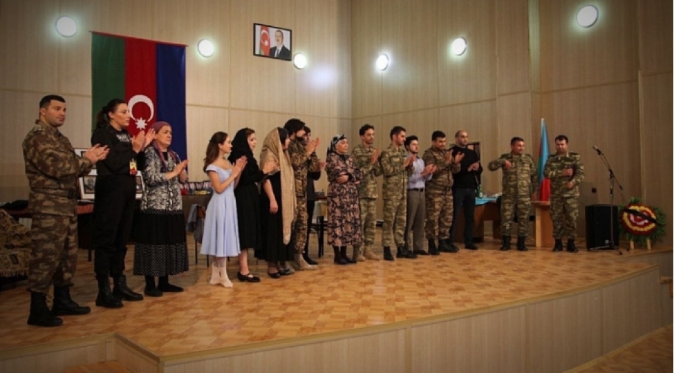 musiqili-teatr-herbi-hissede-bir-nefes-qeder-tamashasi-ile