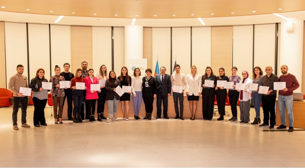 jurnalistler-uchun-etika-muellif-huquqlari-ve-jurnalistika-movzusunda-kechirilen-telimler-yekunlashib-foto