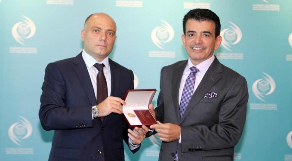 azerbaycanin-medeniyyet-naziri-icesco-nun-bash-katibine-shusha-medalini-teqdim-edib