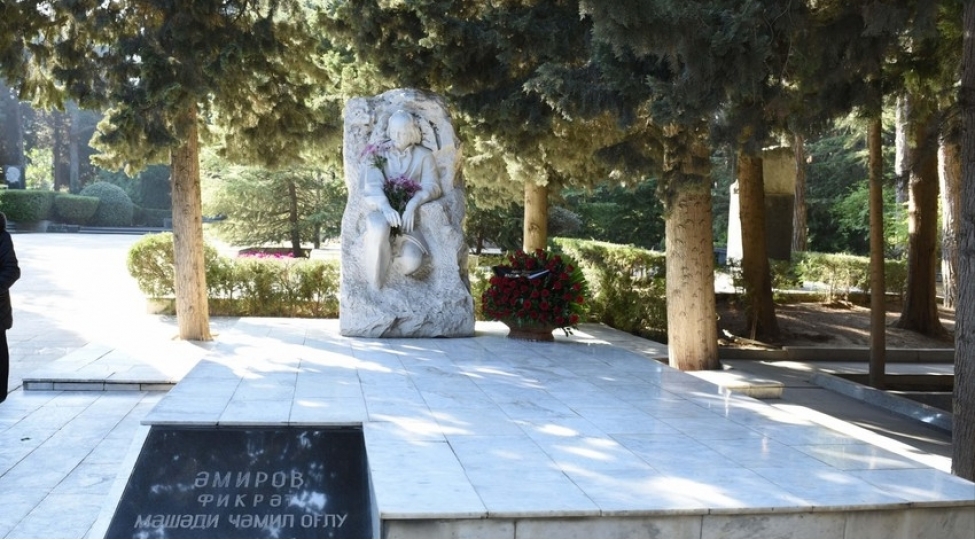 gorkemli-bestekar-fikret-emirovun-mezari-ziyaret-olunub