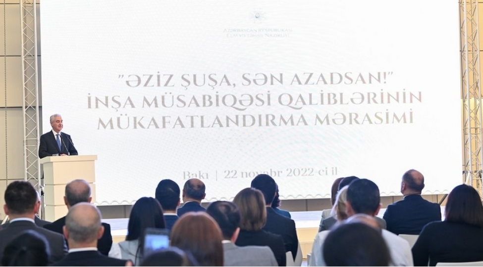eziz-shusha-sen-azadsan-insha-musabiqesinin-qalibleri-mukafatlandirilib-foto