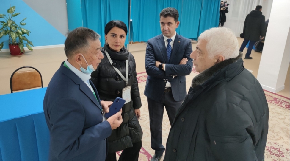 qazaxistanda-prezident-sechkileri-gunu-19-menteqede-sechkinin-gedishatini-izledik-jale-eliyeva