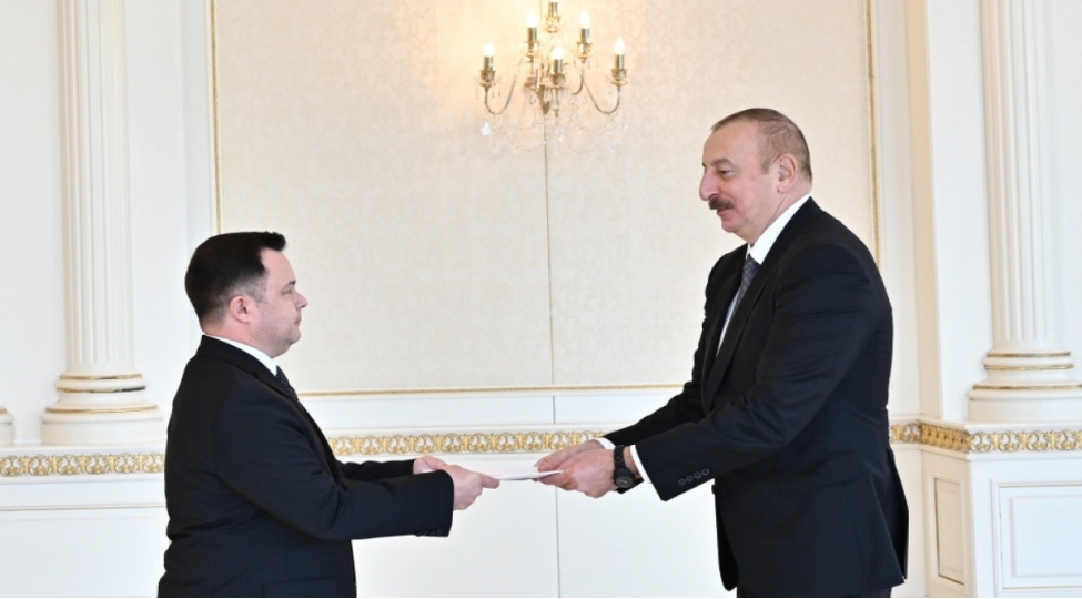 prezident-moldovanin-yeni-sefirinin-etimadnamesini-qebul-edib-yenilenib