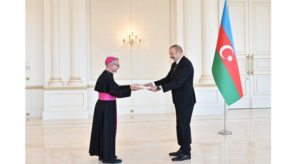 prezident-vatikanin-yeni-sefirinin-etimadnamesini-qebul-edib-yenilenib