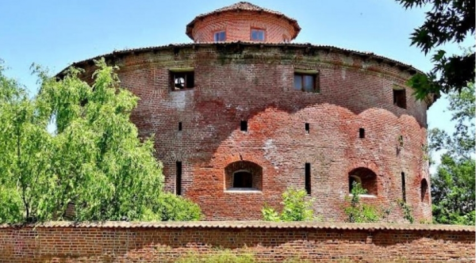 stalinin-ceza-chekdiyi-zindan-qalasi-temir-olunacaq