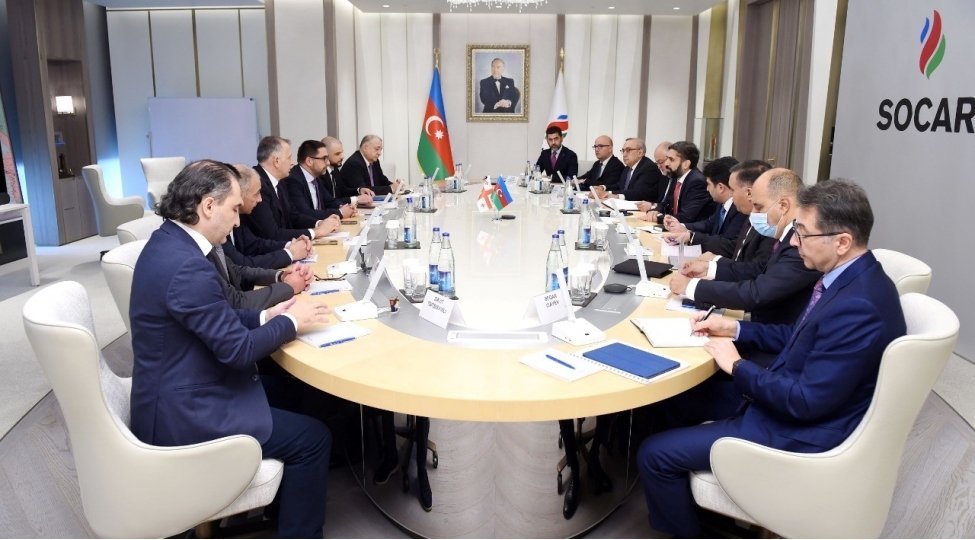 socar-prezidenti-rovshen-necef-gurcustanin-neft-ve-qaz-korporasiyasinin-bash-direktoru-corci-chikovani-ile-gorushub