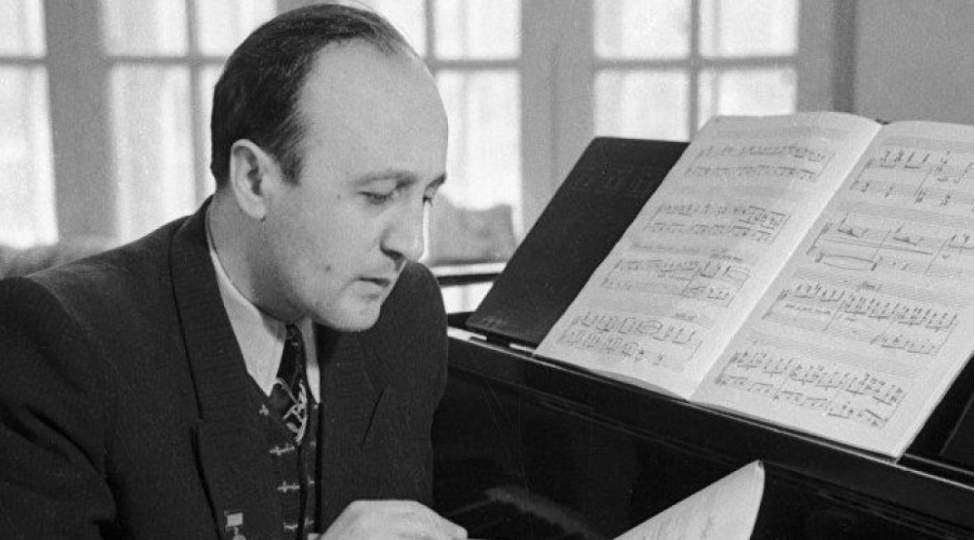 vaqif-mustafayev-fikret-emirov-haqqinda-film-chekib