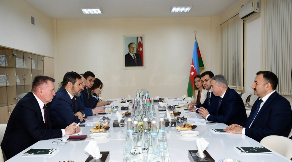 sumqayit-kimya-senaye-parkinda-tataristan-numayende-heyeti-ile-gorush-kechirilib-foto