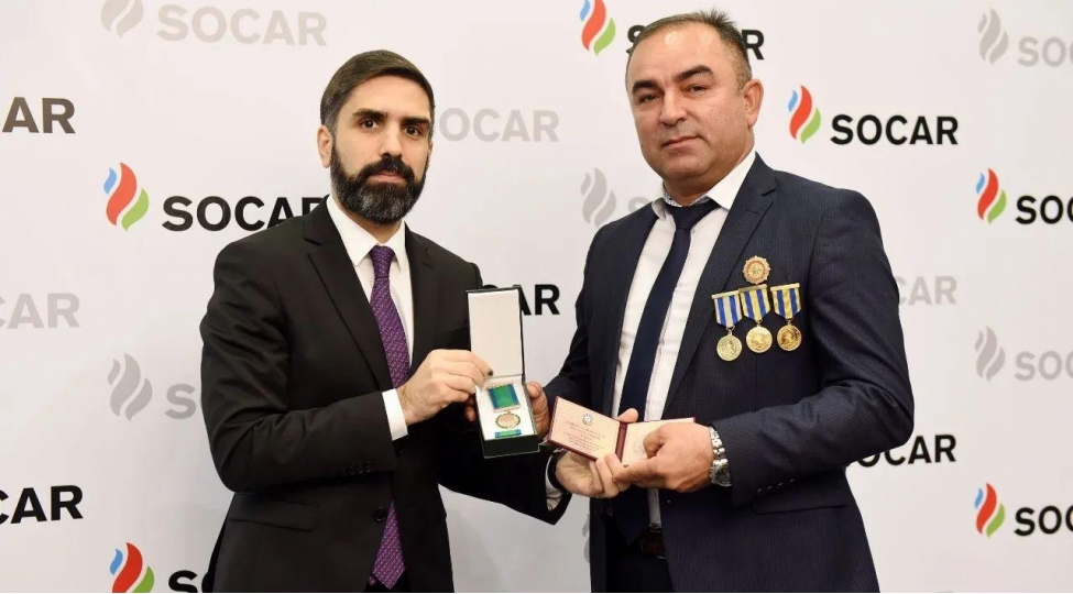 neft-senayesi-ishchilerine-yuksek-dovlet-teltifleri-teqdim-olunub-foto