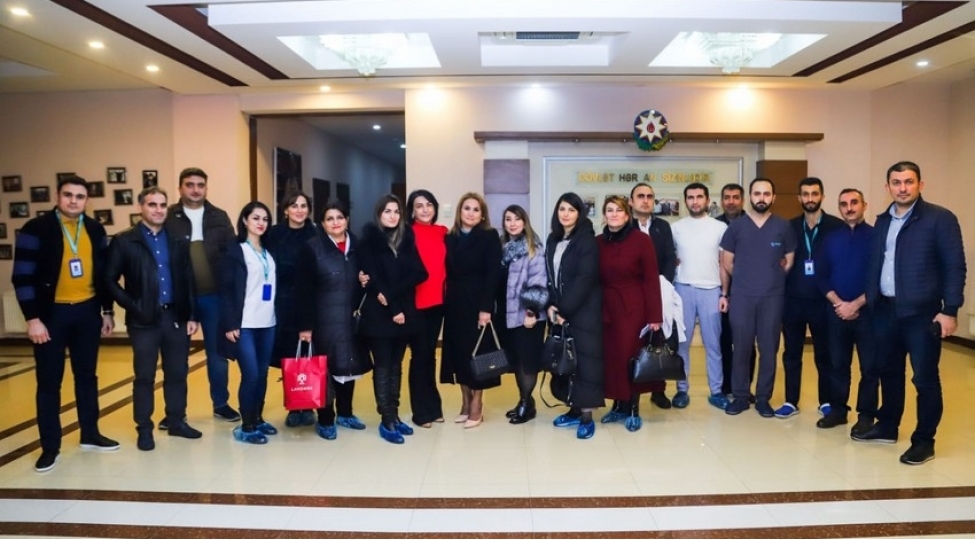 hekimlerqocalar-evinin-sakinlerini-muayine-edibler-foto
