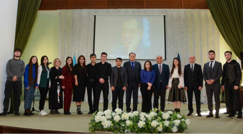 unec-de-baba-veziroglu-ile-gorush-kechirilib