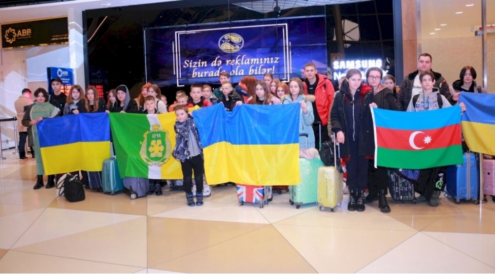 ukraynadan-bir-qrup-ushaq-ve-genc-azerbaycana-getirilib