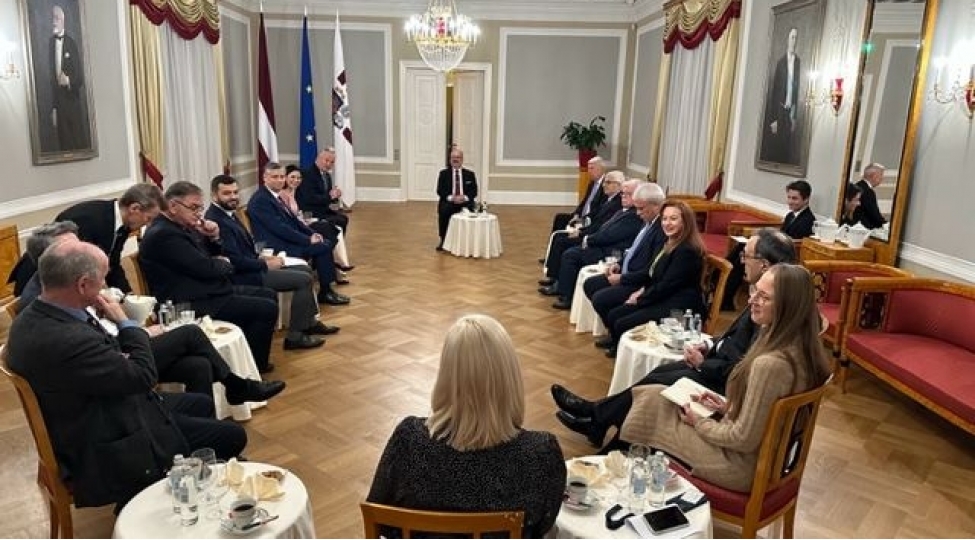 latviya-prezidenti-nizami-gencevi-beynelxalq-merkezinin-uzvlerini-qebul-edib