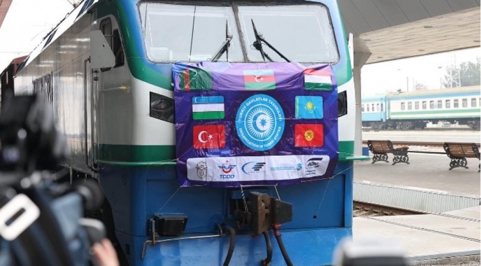 turkiyeden-geden-ilk-yuk-qatarini-dashkende-chatib
