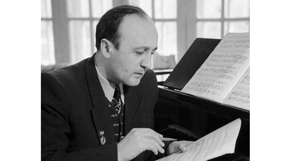 dunya-musiqisini-oz-qiymetli-eserleri-ile-zenginleshdiren-gorkemli-bestekar