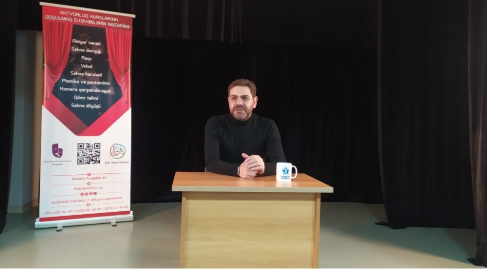 kurtlar-vadisinin-gullusu-telebelerle-gorushub-foto