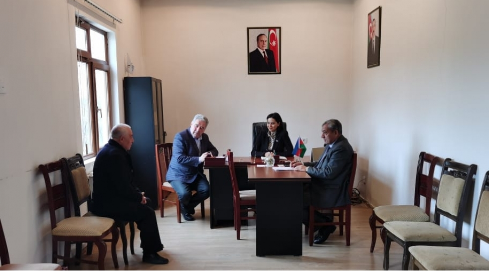 sebine-xasayeva-novbeti-vetendash-qebulunu-kechirib-foto