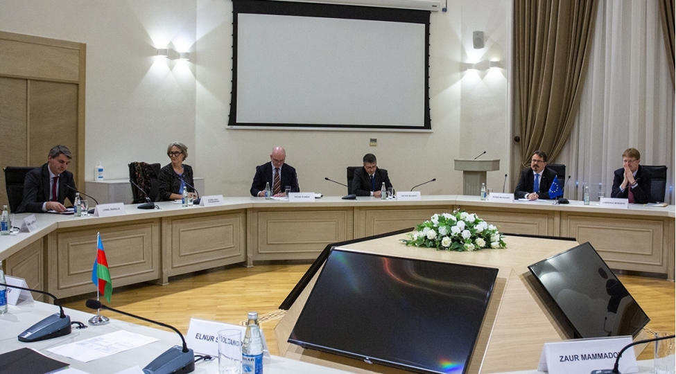 azerbaycanla-ai-arasinda-enerji-sahesinde-emekdashliq-muzakire-edilib-foto