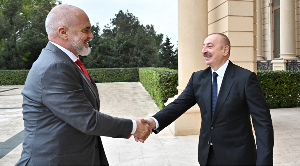 prezident-ilham-eliyevin-albaniyanin-bash-naziri-ile-tekbetek-gorushu-olub-yenilenibfoto
