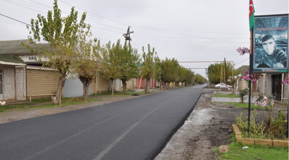 bilesuvar-sheherinde-kucheler-asfaltlanir-foto