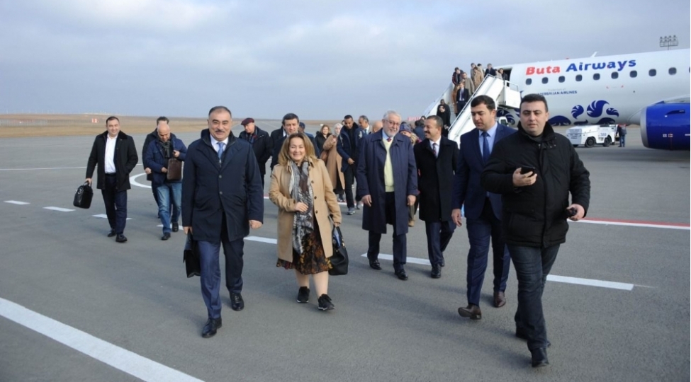 azerbaycanda-akkredite-olunmush-diplomatlarin-ve-herbi-attashelerin-zengilan-rayonuna-seferi-bashlayib