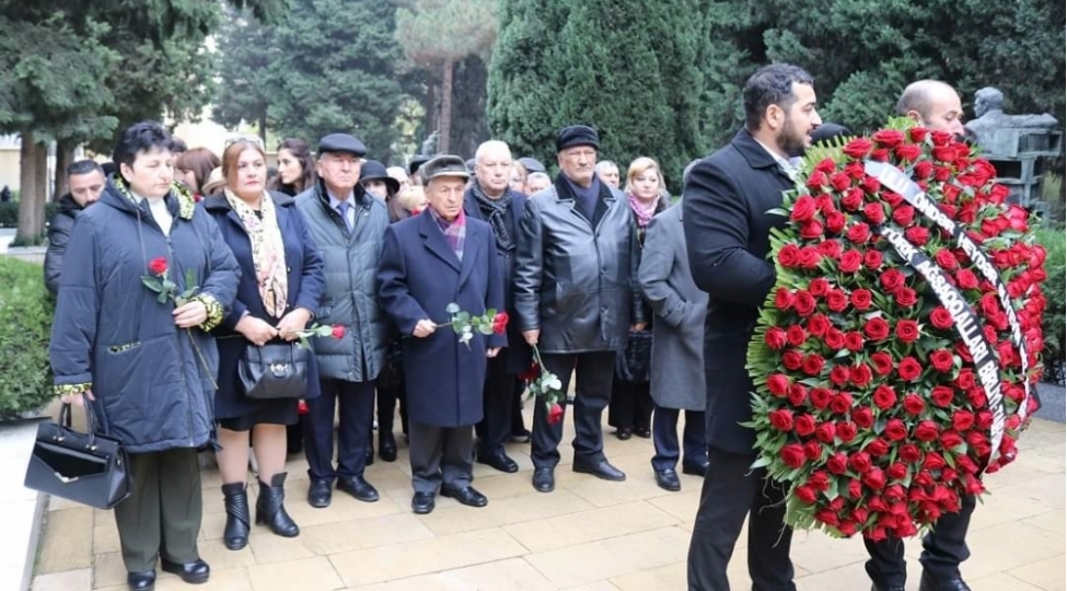 turk-agsaqqallari-birliyinin-uzvleri-ulu-onderin-mezarini-ziyaret-edibler