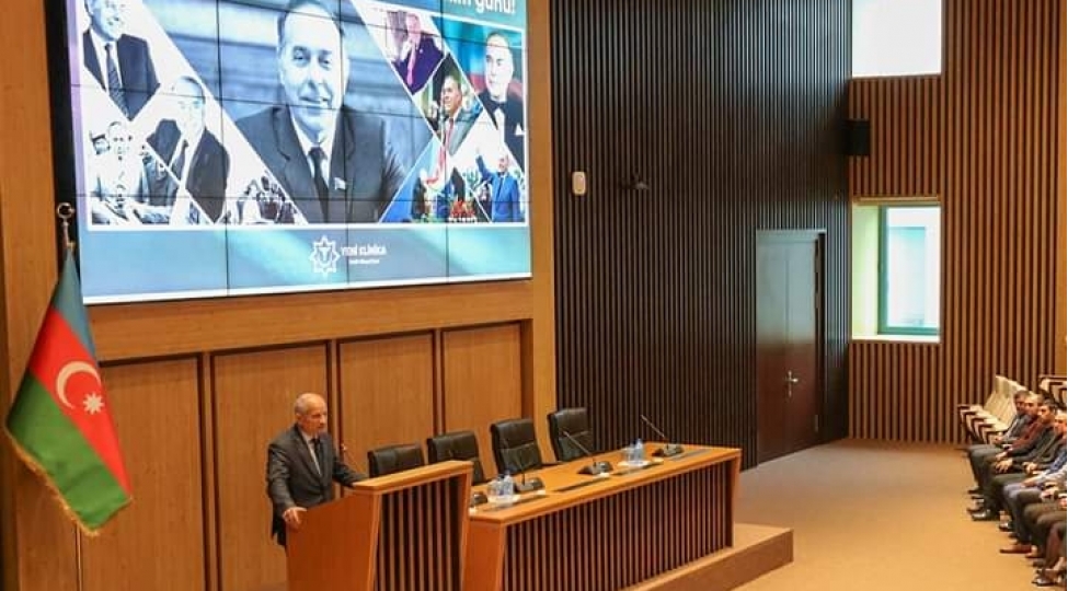 yeni-klinikada-ulu-onder-heyder-eliyevin-xatiresi-anilib-foto