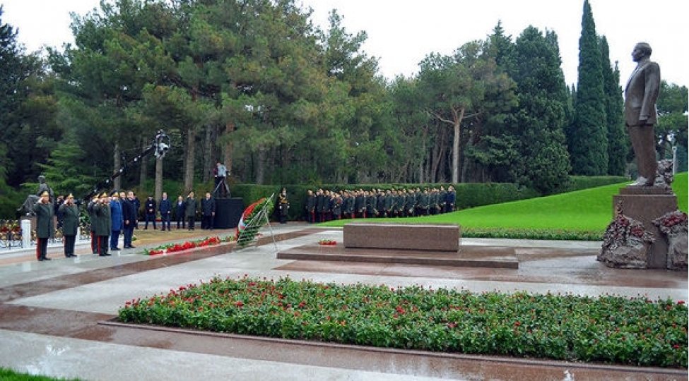 mudafie-nazirliyinin-rehber-heyeti-fexri-xiyabani-ziyaret-edib-foto