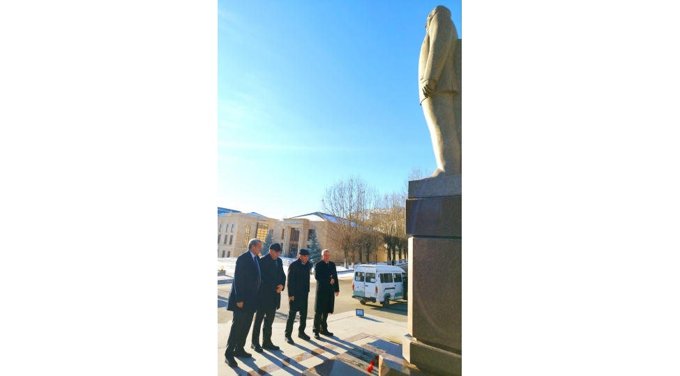 dashkesende-ulu-onder-heyder-eliyevineziz-xatiresi-ehtiramlayad-edilib-foto