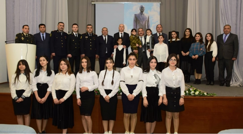 masallida-mohteshem-qala-adli-tamasha-kompozisiya-numayish-olunub