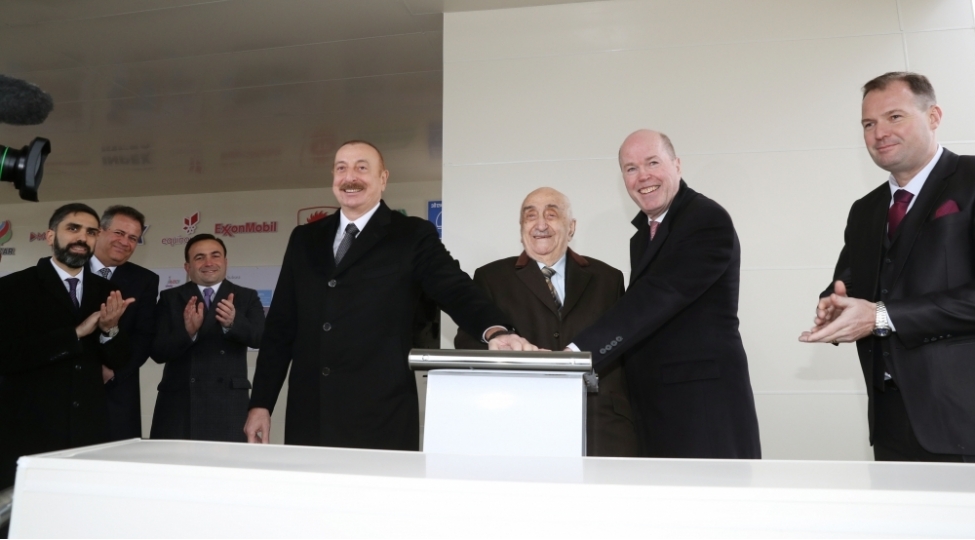 prezident-ilham-eliyev-azeri-merkezi-sherqi-platformasinin-dayaq-blokunun-denize-yola-salinmasi-merasiminde-ishtirak-edib