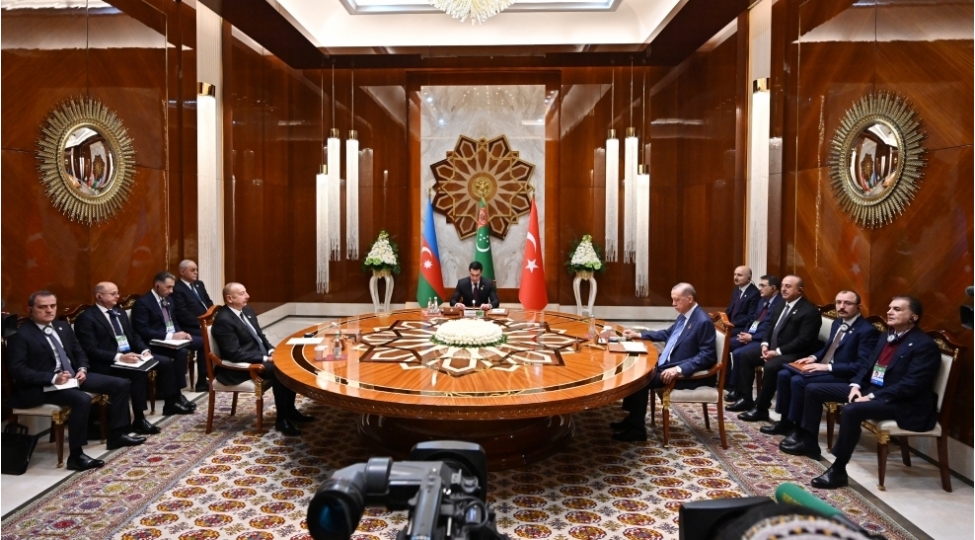 turkmenbashi-sheherinde-azerbaycan-turkiye-ve-turkmenistan-prezidentlerinin-genish-terkibde-gorushu-kechirilib