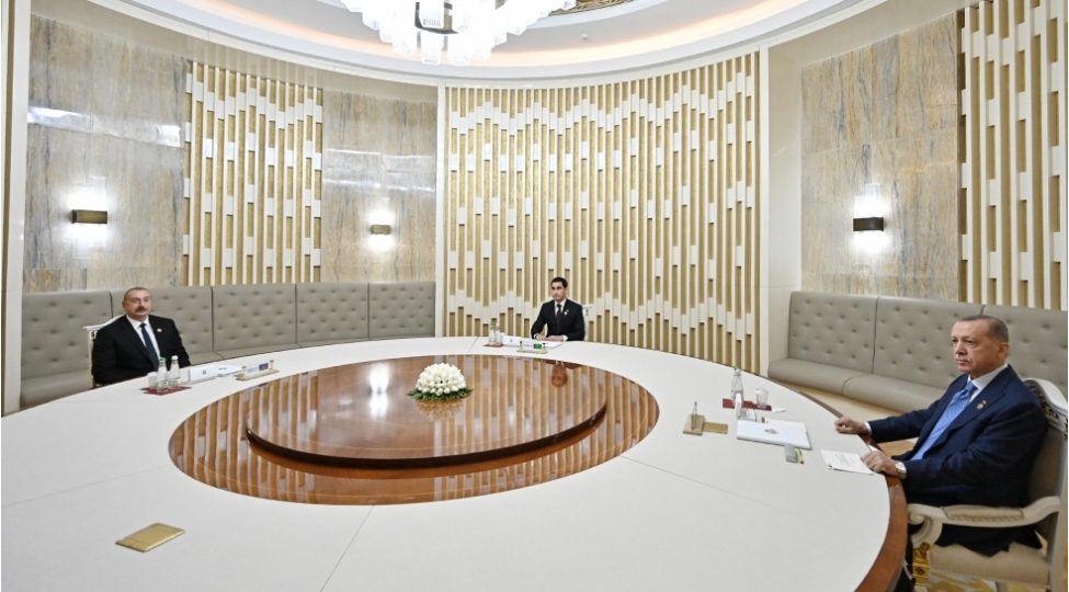 azerbaycan-turkiye-ve-turkmenistan-prezidentlerinin-mehdud-terkibde-gorushu-kechirilib-foto
