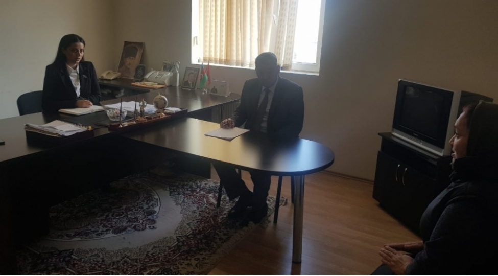 sebine-xasayeva-korgoz-qesebesinde-bir-qrup-vetendashi-qebul-edib-foto