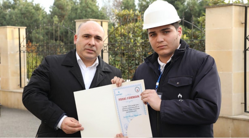 azeriqaz-emekdashlari-mukafatlandiriliblar-foto