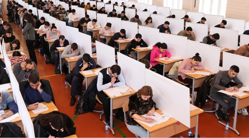 gomruk-orqanlarinda-xidmet-gostermek-isteyenler-test-imtahani-veribler