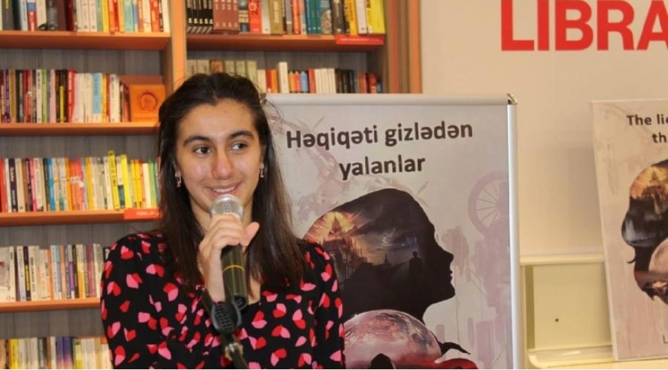 14-yashli-qizin-kitabi-teqdim-olunub-foto