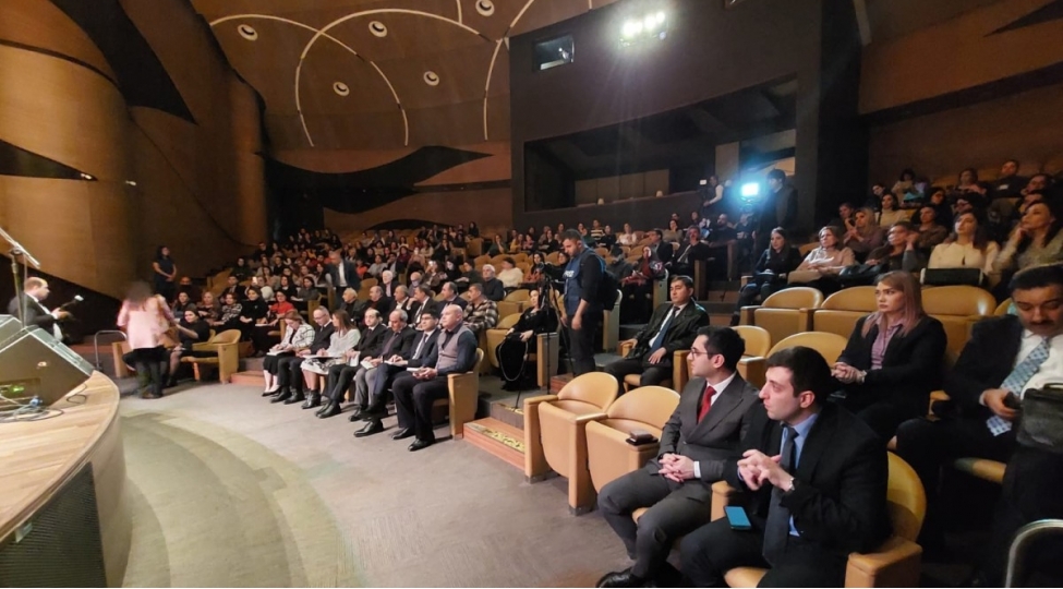 ehmed-yesevinin-azerbaycan-diline-tercume-edilmish-kitabinin-teqdimati-olub