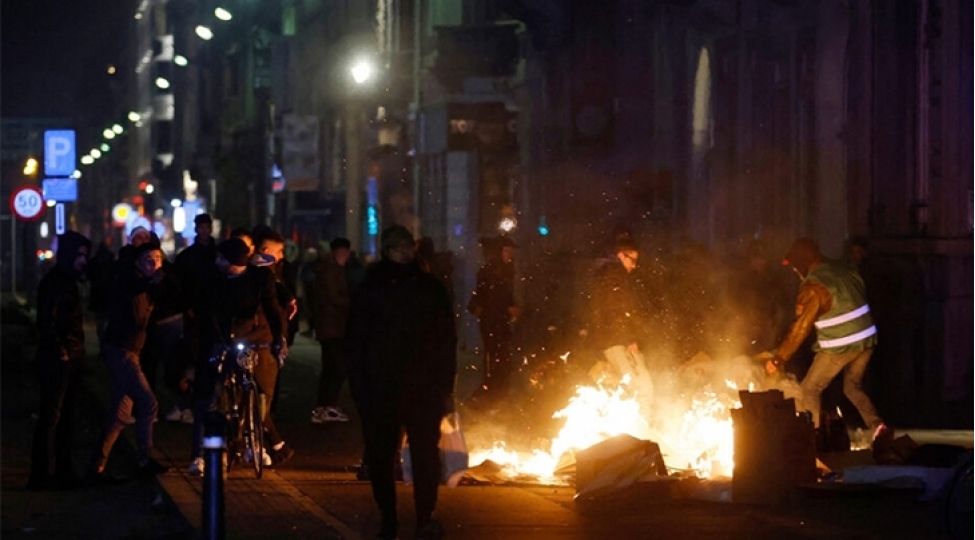 fransada-futbol-azarkeshleri-ile-polis-arasinda-toqqushma-bash-verib