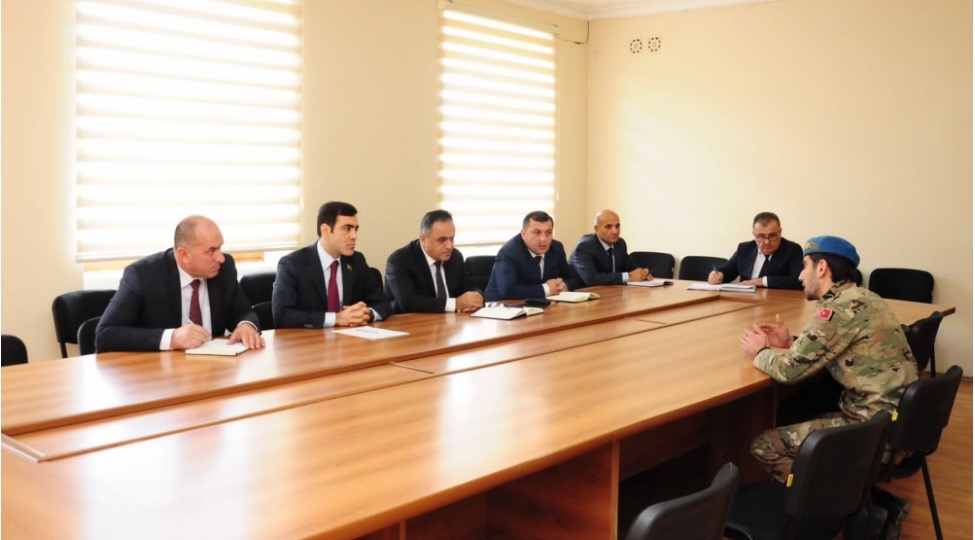 deputat-ve-icra-bashchisi-vetendashlari-qebul-edibler-foto