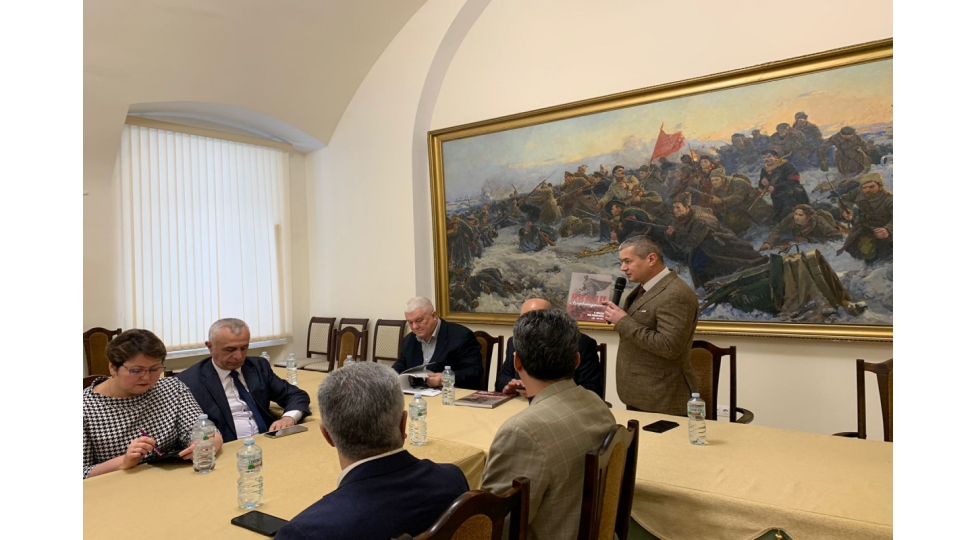 moskvada-fashizm-uzerinde-qelebede-azerbaycanin-tohfesi-kitabinin-teqdimati-kechirilib-foto