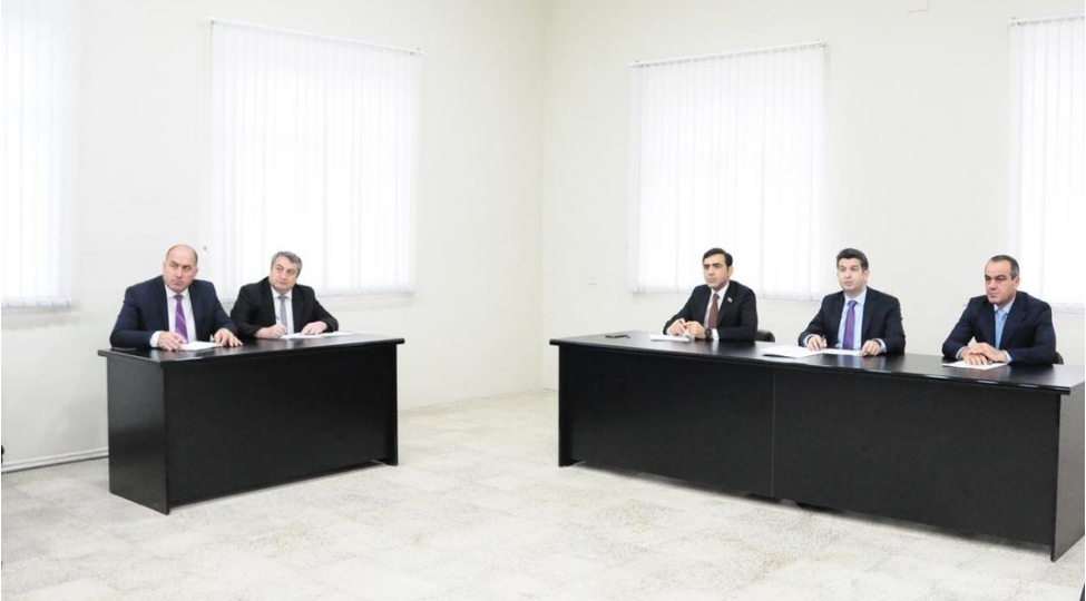 deputat-ve-icra-hakimiyyetinin-bashchisi-naftalanda-vetendashlari-qebul-edibler-foto