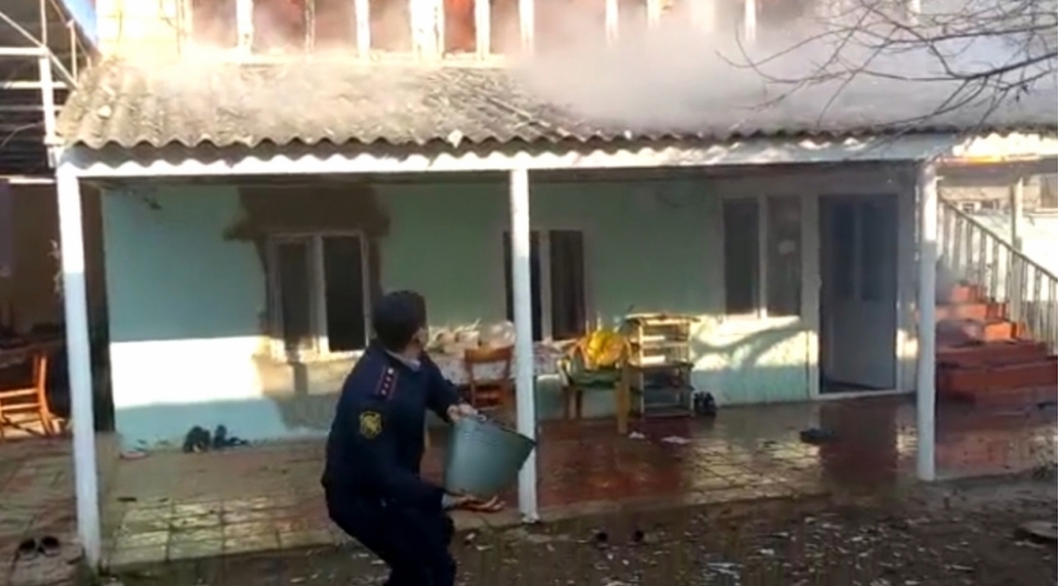 polis-emekdashlari-qazax-rayonunda-evde-bash-vermishyanginin-qarshini-aliblar