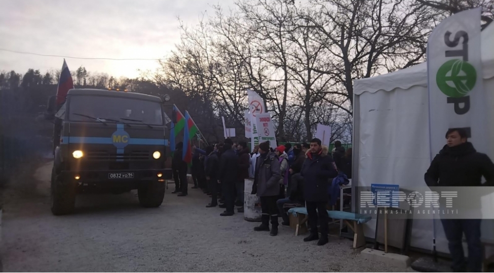 xankendi-lachin-yolunda-sulhmeramlilarin-ve-bqxk-nin-gun-erzinde-26-avtomobilinin-hereketine-sherait-yaradilib