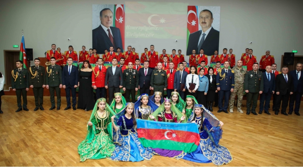 263-nomreli-mektebde-dunya-azerbaycanlilarinin-hemreyliyi-gunu-munasibetile-tedbir-kechirildi