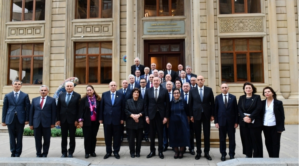 prezident-ilham-eliyev-qerbi-azerbaycan-icmasinin-inzibati-binasinda-yaradilan-sheraitle-tanish-olub-yenilenib-2
