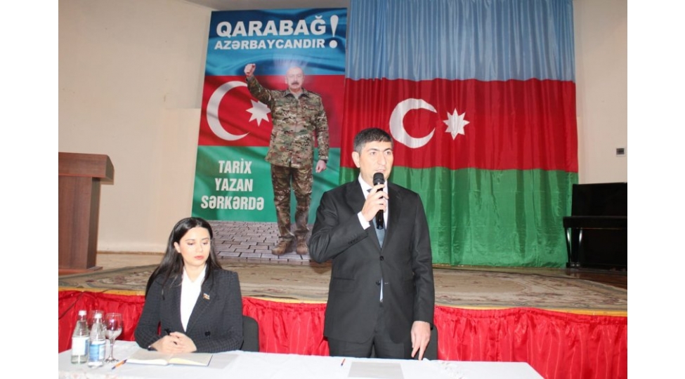 deputat-sebine-xasayeva-icra-bashchisi-ile-birlikde-seyyar-qebul-kechirib-foto