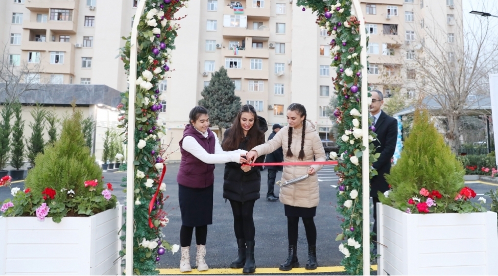 leyla-eliyeva-bakida-bizim-heyet-layihesi-cherchivesinde-novbeti-heyetin-achilishinda-ishtirak-edib-foto