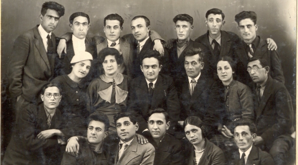 qerbi-azerbaycani-yashadan-qocaman-senet-ocagi-irevan-dovlet-azerbaycan-teatri