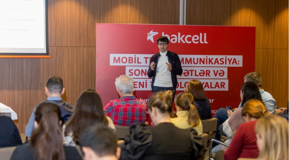 bakcell-jurnalistler-uchun-seminar-kechirib-foto